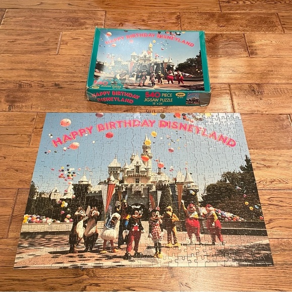 Vintage Disneyland Puzzle - COMPLETE! - Picture 2 of 10